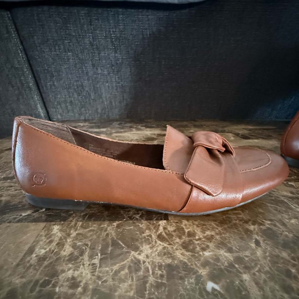 Born. Carrine Bow Detail Leather Slip On Loafers. Tan. Size 7. - Picture 3 of 15